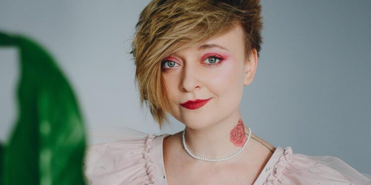 Daria Serenko, activista anti-Putin: ‘En Rusia sacan a hombres encarcelados por asesinar a mujeres para ir a la guerra y, si sobreviven, se les indulta y continúan matando y violando’