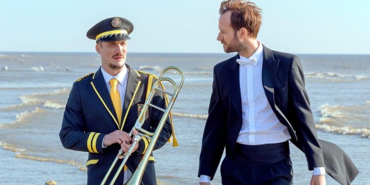 Crítica de ‘Por todo lo alto’: la amable fantasía de dos Francias unidas por la música