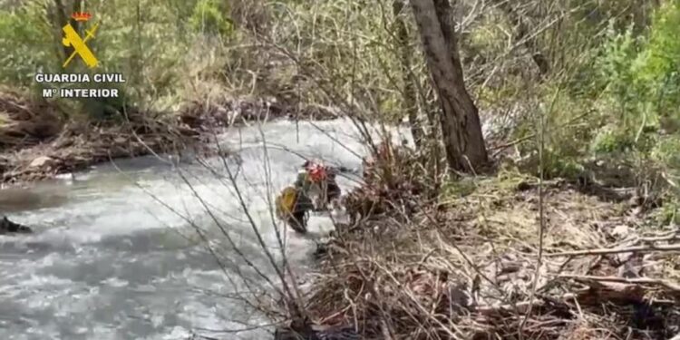 Localizan el cuerpo del motorista a seis kilómetros del punto donde fue arrastrado por el río Genal