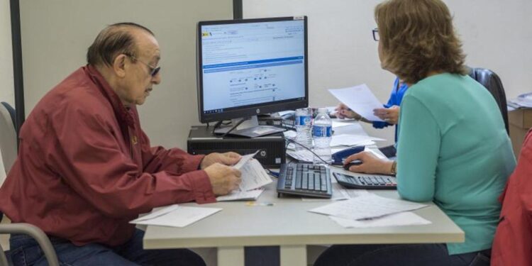 Este colectivo queda exento de presentar la declaración de la Renta en 2025