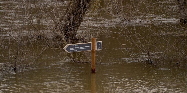 Madrid rebaja el nivel de emergencia de su plan de inundaciones ante la mejora de la situación meteorológica