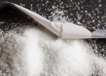 Más caro que el oro y generalizado gracias a los abstemios: cinco cosas que no sabías sobre el azúcar que tomas a diario