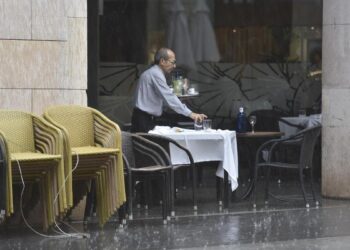 El empleo vuelve a acelerar en febrero y suma 100.000 nuevos ocupados, el segundo mejor dato en 17 años