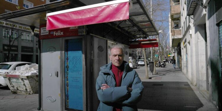 Félix Díaz, ‘el penúltimo quiosquero’: ‘Desde el quiosco he visto pasar la vida de los demás’