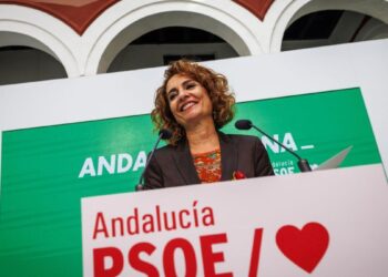 Montero asegura que habrá ‘diálogo fluido’ pero no cede con el SMI: ‘No hacemos populismo fiscal’