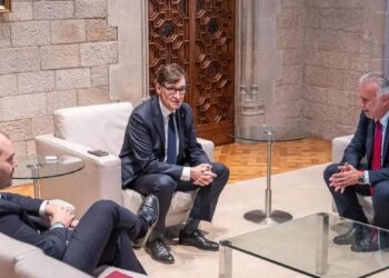 Gobierno y Generalitat de Cataluña pactan más inversiones, ‘mossos’ y jueces para impulsar la ‘cogobernanza’