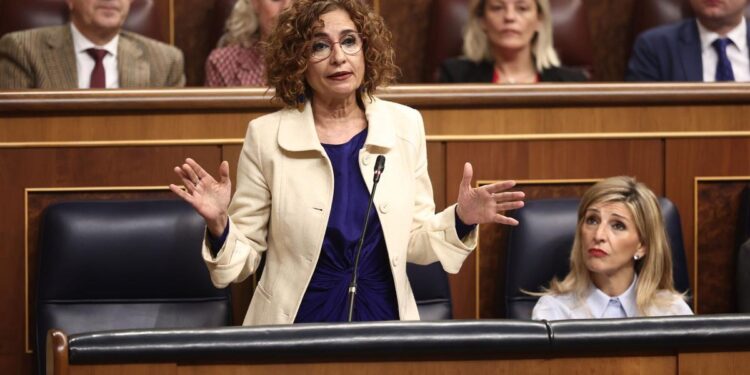 El Gobierno deja en manos del Congreso que la subida del salario mínimo no grave en el IRPF: ‘Si la cambia, tenemos que asumirlo’