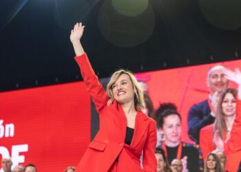 Alegría da carpetazo a la etapa de Lambán ante Sánchez: “Presidente, bienvenido a tu casa”