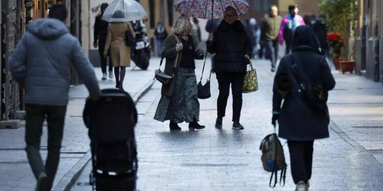 Aemet eleva a naranja el aviso por lluvias en zonas del interior de Valencia y Castellón