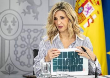 Choque en el Gobierno por el IRPF del SMI: Díaz acusa a Montero de decidir a sus espaldas y anuncia una ley para corregirla