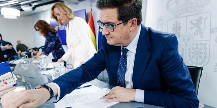 El Gobierno pretende sancionar con hasta 3,5 M vídeos como los del PP de IA sin identificar