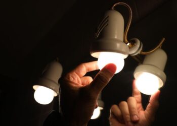 Leve descenso en la factura de la luz: últimas actualizaciones hoy, 4 de marzo