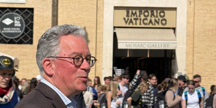 Habla el biógrafo del papa Francisco: ‘El mensaje que nos está enviando estos días el Vaticano es claro’