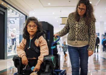 La Paz y el 12 de Octubre, los primeros hospitales de Madrid que incorporarán exoesqueletos para niños con problemas de movilidad
