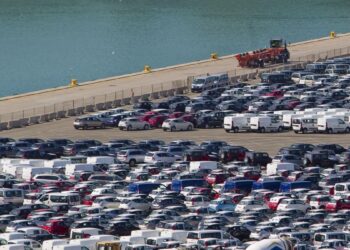 El tráfico de los puertos españoles sufre el frenazo europeo en la venta de coches