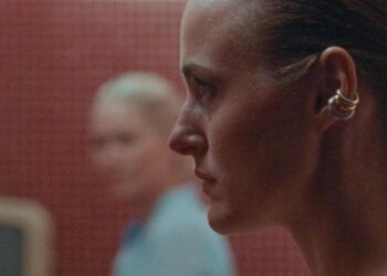 Crítica de ‘La tutoría’: Un virus que atraviesa generaciones