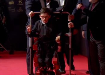 Jorge Alejo deslumbra en los Goya 2025 con su exoesqueleto pionero: ‘Un paso histórico para la inclusión de los niños con discapacidad’