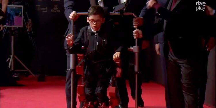 Jorge Alejo deslumbra en los Goya 2025 con su exoesqueleto pionero: ‘Un paso histórico para la inclusión de los niños con discapacidad’