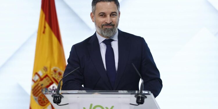 Vox crece con sus ataques al PP: Abascal intensifica su choque con Feijóo aprovechando la estela trumpista
