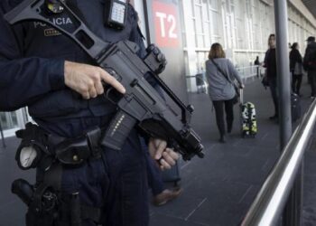 Los Mossos consiguen extender su presencia en el aeropuerto del Prat a la zona de seguridad de los pasajeros, equipajes y pistas