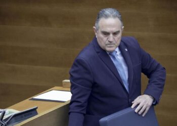 Gan Pampols, ‘solo’ en las Corts valencianas: la oposición tumbará su primer decreto sobre la DANA