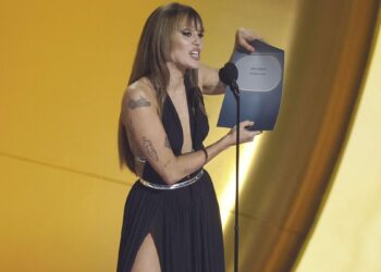 Miley Cyrus anuncia la fecha de estreno de su noveno álbum ‘Something Beautiful’