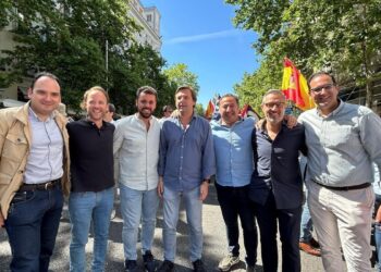 Juanma Moreno actúa y ordena investigar al número dos del PP de Sevilla para frenar otra guerra interna