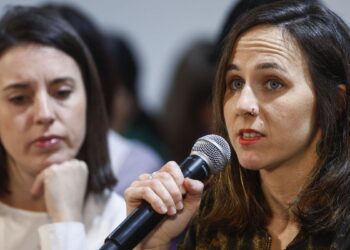 Podemos dice que ‘obligará’ a Sánchez a llevar al Congreso el aumento de gasto militar y le acusa de ‘lamerle las botas’ a Trump