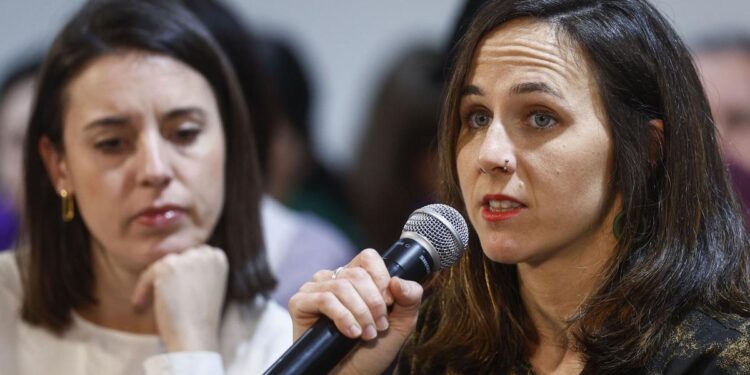 Podemos dice que ‘obligará’ a Sánchez a llevar al Congreso el aumento de gasto militar y le acusa de ‘lamerle las botas’ a Trump