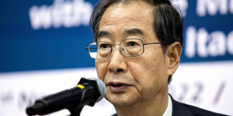 La justicia de Corea del Sur anula el cese de Han Duck-soo y le restituye como presidente interino