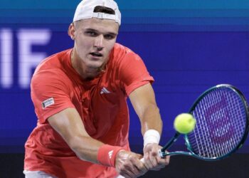 Mensik da la campanada al conquistar el Miami Open y deja a Djokovic sin su título 100