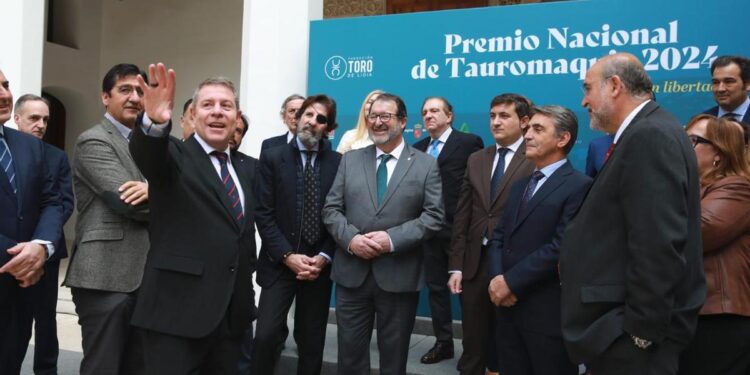 El cineasta Albert Serra y los Criadores de Toros de Lidia se hacen con el primer Premio Nacional de Tauromaquia que no convoca el Ministerio de Cultura