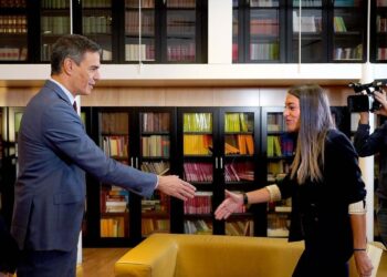 El Gobierno busca atar a Junts a la legislatura con un largo trámite ordinario de la ley de inmigración