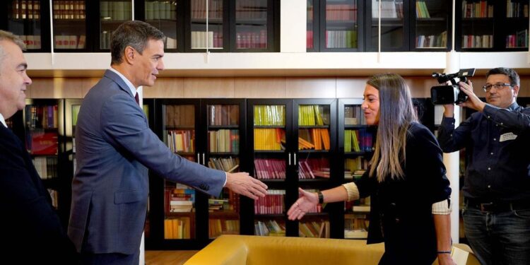 El Gobierno busca atar a Junts a la legislatura con un largo trámite ordinario de la ley de inmigración