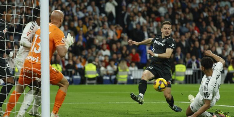 El Real Madrid se sobrepone con ayuda del árbitro a un eclipse parcial del Leganés