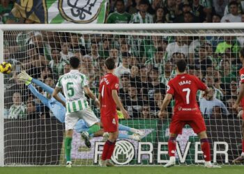 El Betis se lleva el derbi andaluz y sueña con la Champions