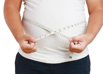 La mitad de las personas con obesidad tienen una ‘relación emocional’ con la comida: los expertos ponen el foco en su salud mental