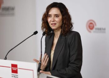 Ayuso tacha de ‘lenta e ineficaz’ la gestión del Gobierno tras el apagón: ‘Un país de luz como el nuestro no puede quedarse a oscuras a ojos del mundo’