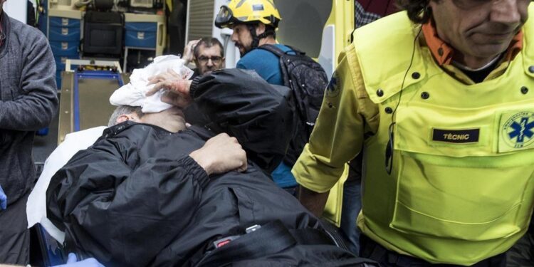 La Audiencia de Barcelona rechaza la amnistía para los cuatro policías que mutilaron a Roger Español el 1-O y los envía a juicio