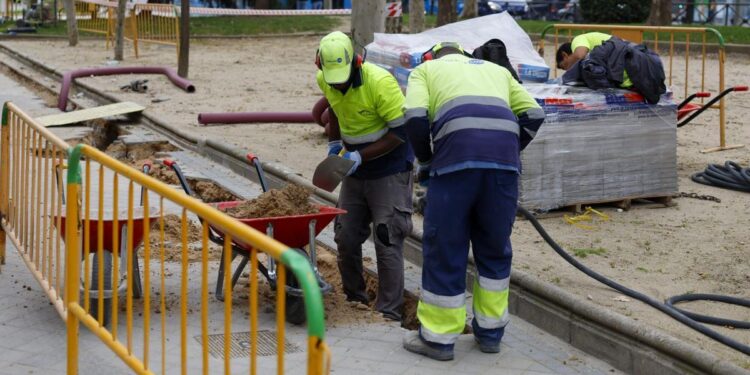 Los extranjeros cubren casi la mitad de los empleos creados en Madrid desde la pandemia