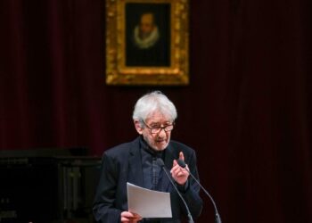 Serrat, Sacristán y Mayorga ponen voz al emocionante homenaje de la RAE a Antonio Machado