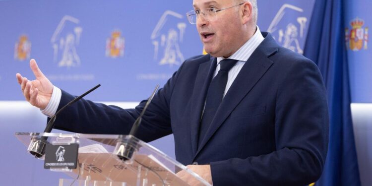 El PP usa el pacto de Sánchez con Junts para justificar el discurso de Mazón sobre inmigración