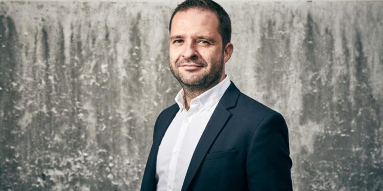 Alejandro Rodrigo, técnico de libertad vigilada: ‘Los chavales disruptivos han secuestrado la autoridad de colegios e institutos’