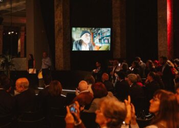 Álvaro Pombo inaugura mediante vídeo la tradicional Lectura continuada del Quijote en el Círculo de Bellas Artes