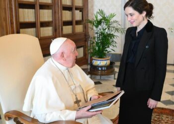 Ayuso decreta tres días de luto en Madrid por la muerte del Papa Francisco, ‘el primer pontífice hispanoamericano’