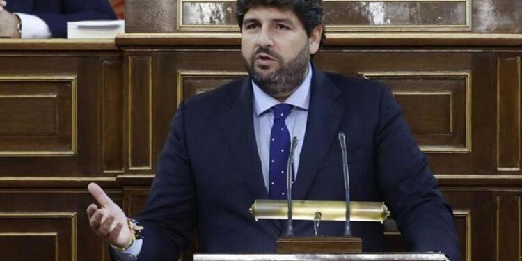 Las exigencias de Vox asumidas en Valencia que planean sobre los Presupuestos de Murcia