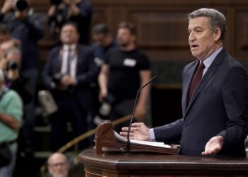 Feijóo pide a Sánchez que le involucre en las conversaciones de defensa en busca de fórmulas para apoyar el rearme