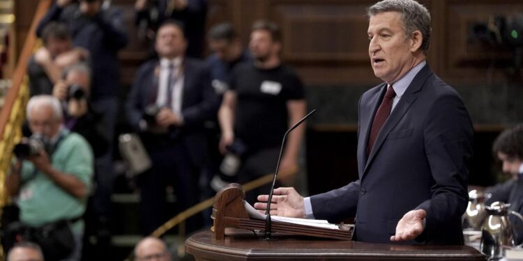 Feijóo pide a Sánchez que le involucre en las conversaciones de defensa en busca de fórmulas para apoyar el rearme