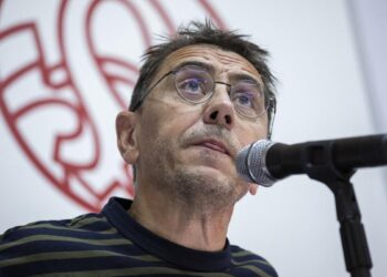 Monedero culpa a Ayuso del expediente abierto en la Complutense por faltar a clase para ir a actos en Venezuela y Colombia