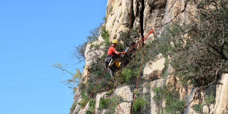 El Caminito del Rey inicia las obras del puente colgante más largo de España